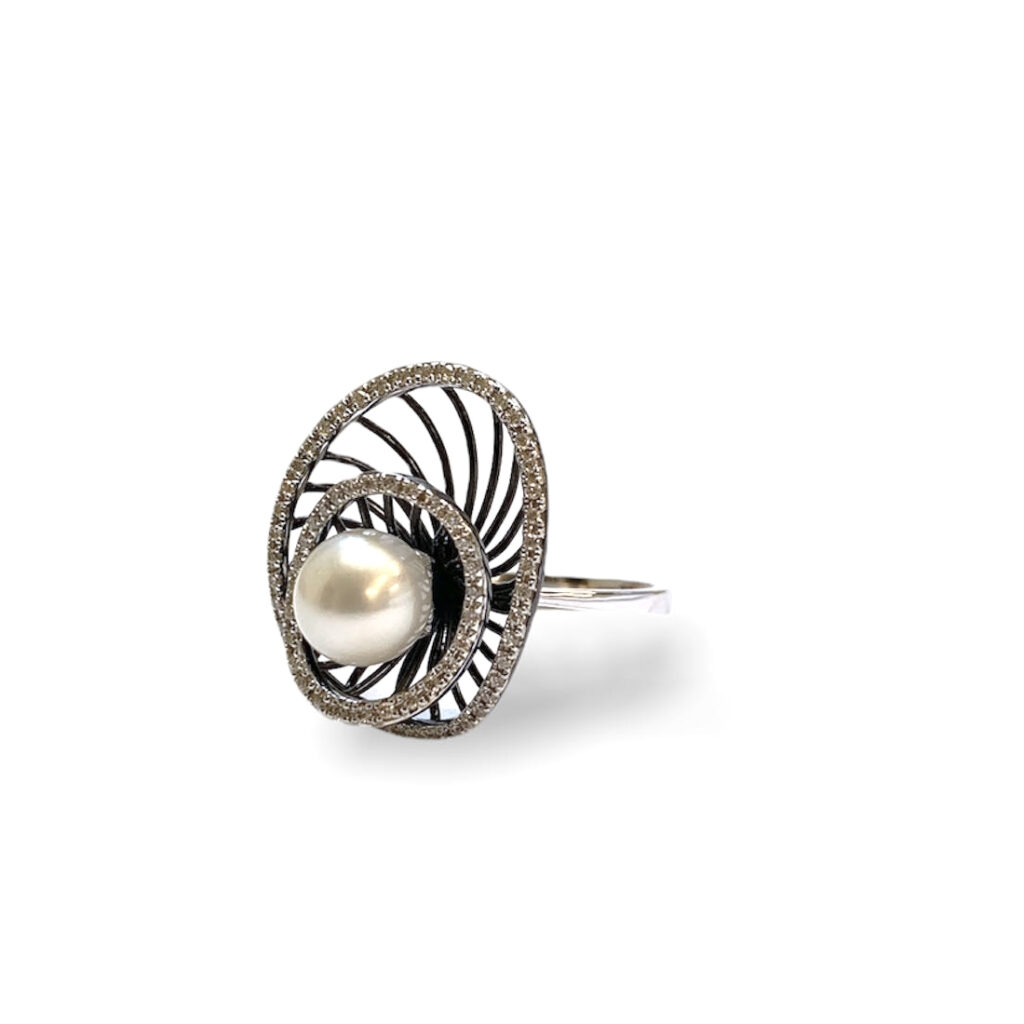 White golden ring, DLC with pearl and diamonds