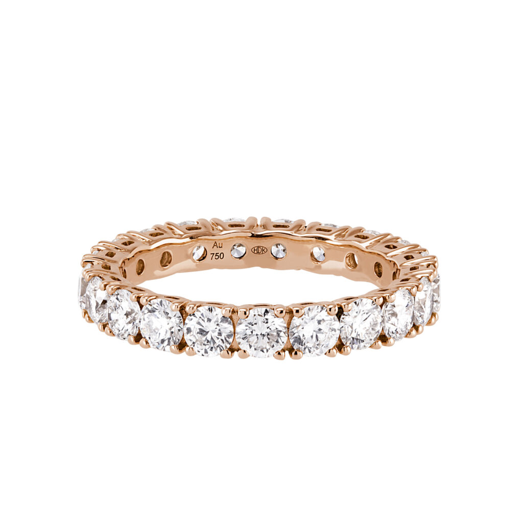 18 carat golden ring with diamonds