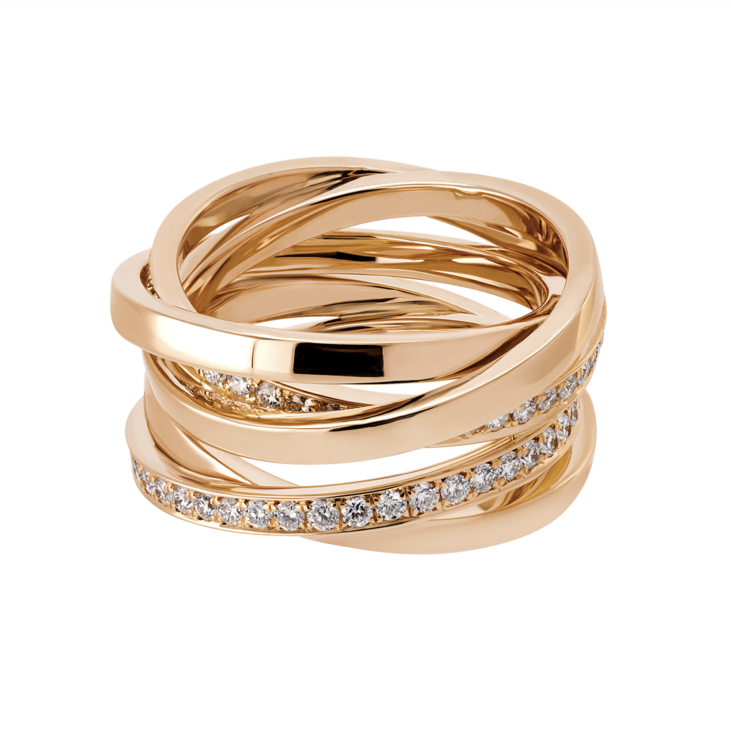Rosé golden ring with white diamonds