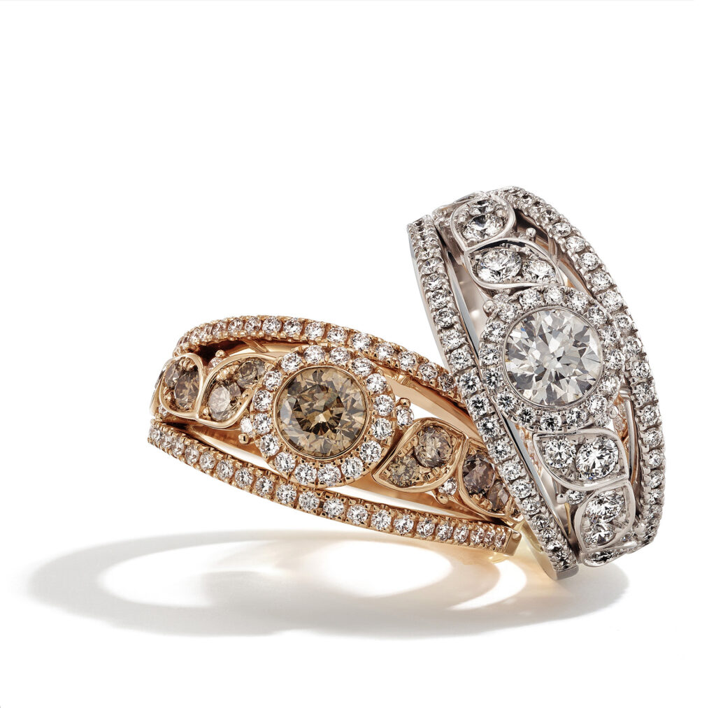 Rosé golden ring with champagne diamonds