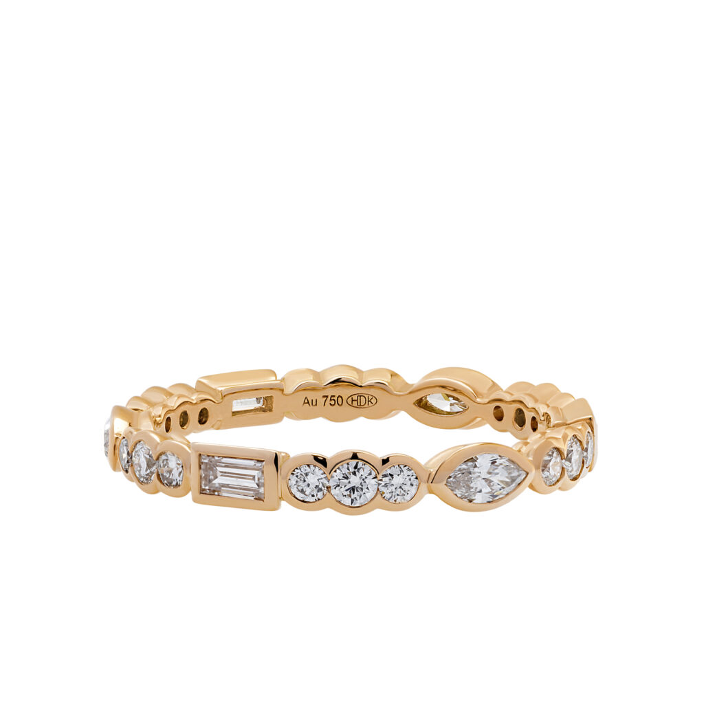 Rosé golden ring with diamonds in different cuts