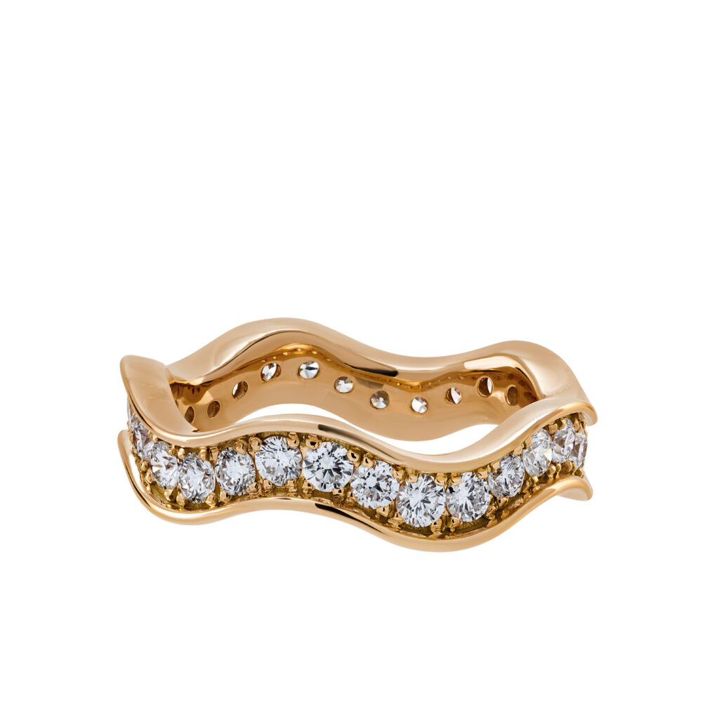 Rosé golden twist ring with diamonds