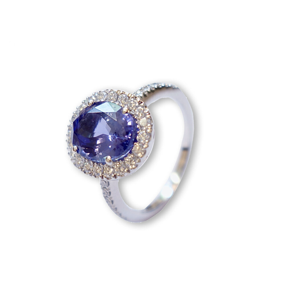 White golden ring with blue sapphire and diamonds