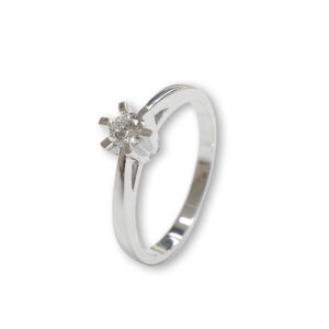 White golden solitaire ring with diamond