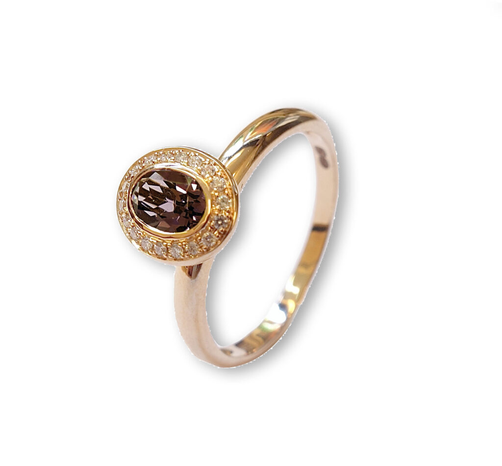 Golden ring with smokey quartz and diamonds