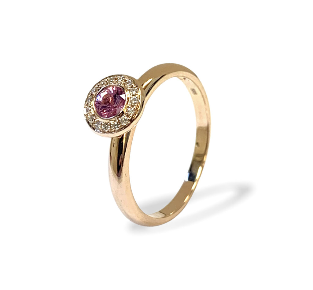 Rosé golden ring with pink tourmaline and diamonds