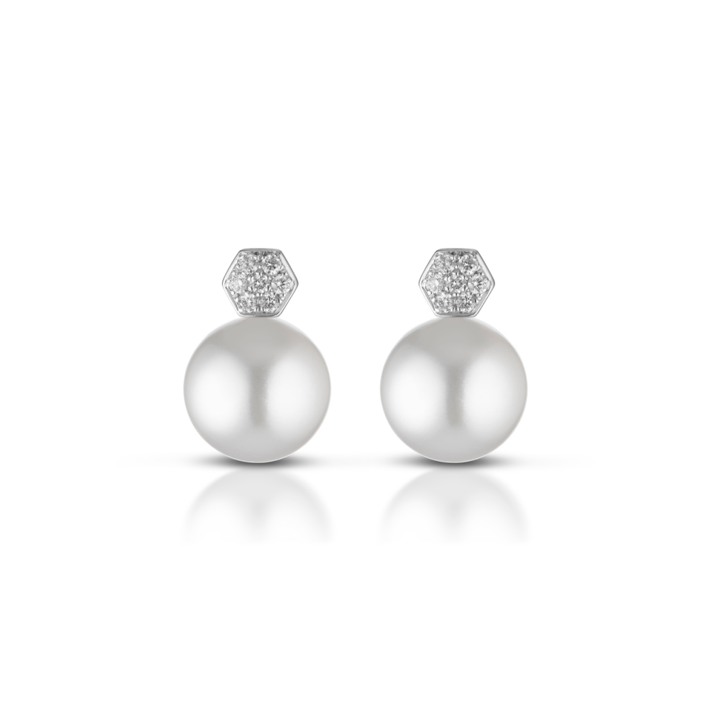 Pearl earstuds with diamonds and white gold