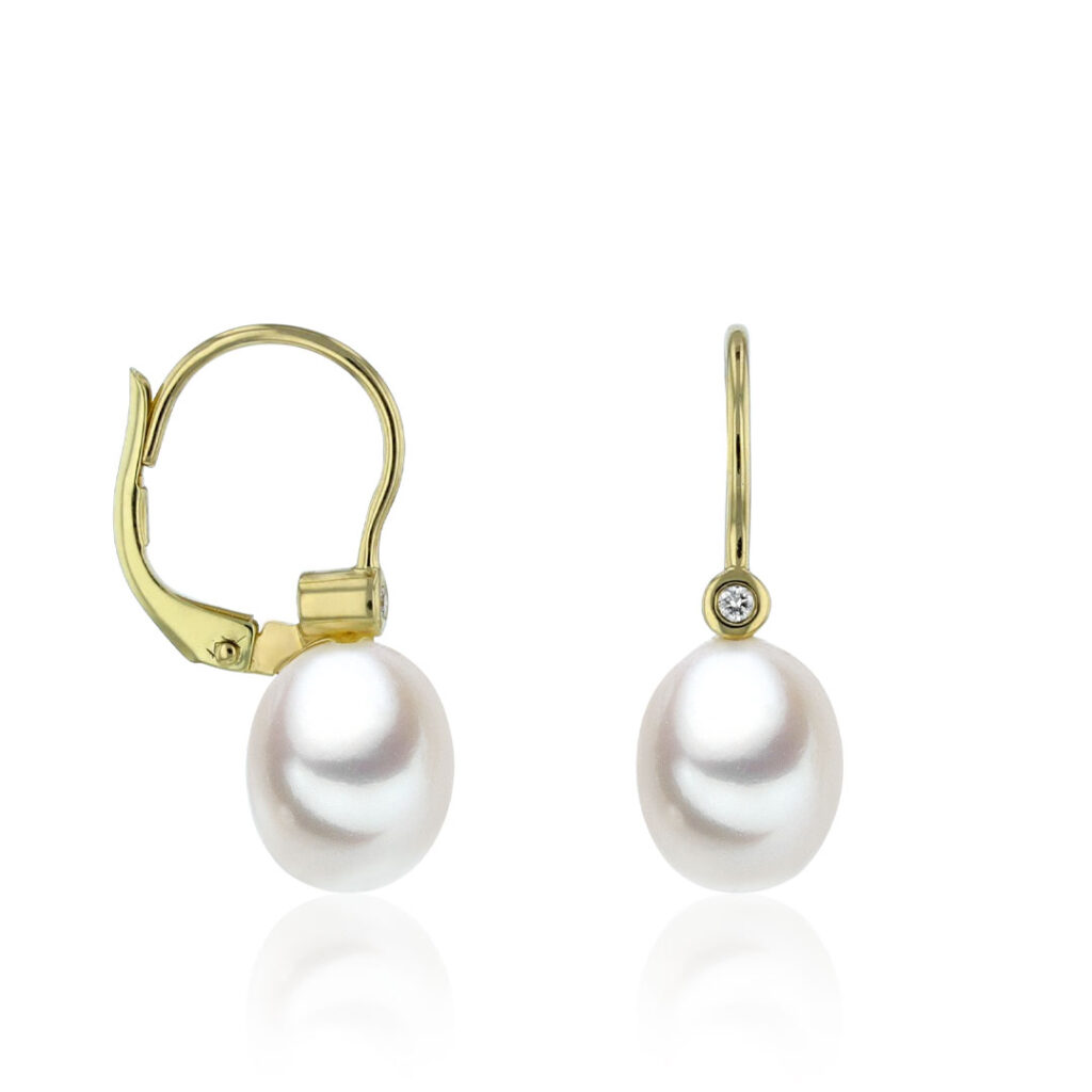 Golden pearl earrings with diamonds