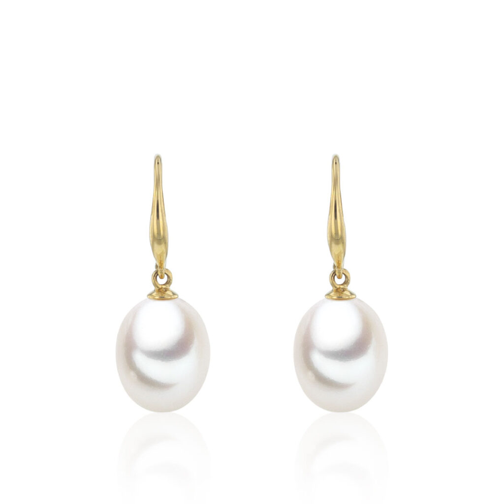 Golden pearl earrings
