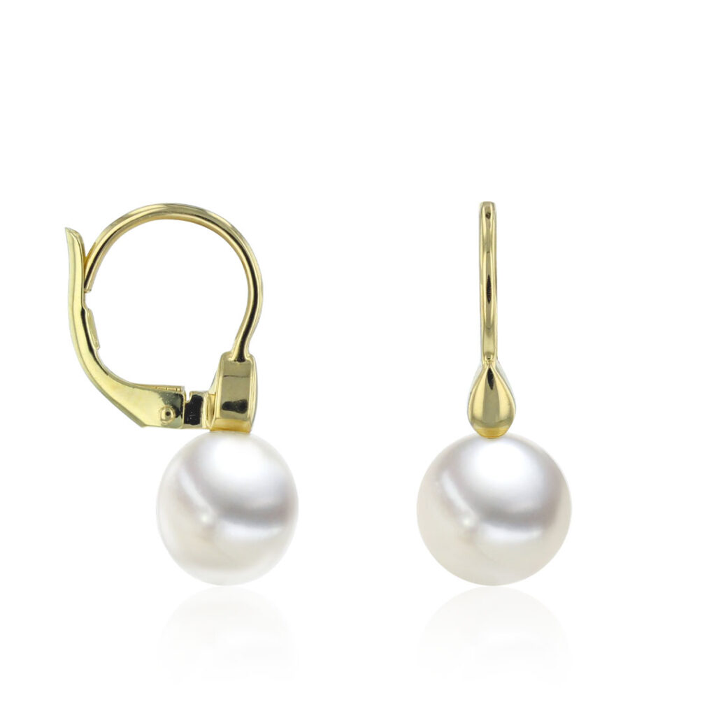 Golden pearl earrings