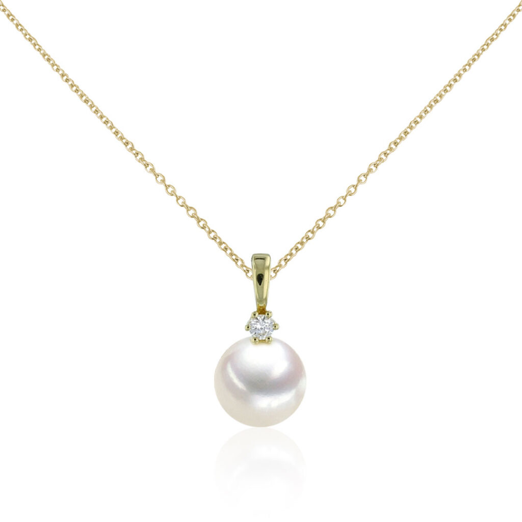 Pearl pendant with gold and diamond