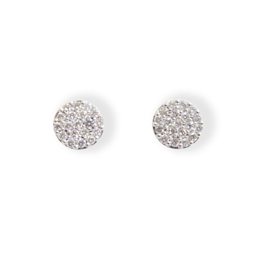 White golden pavé earstuds with diamonds
