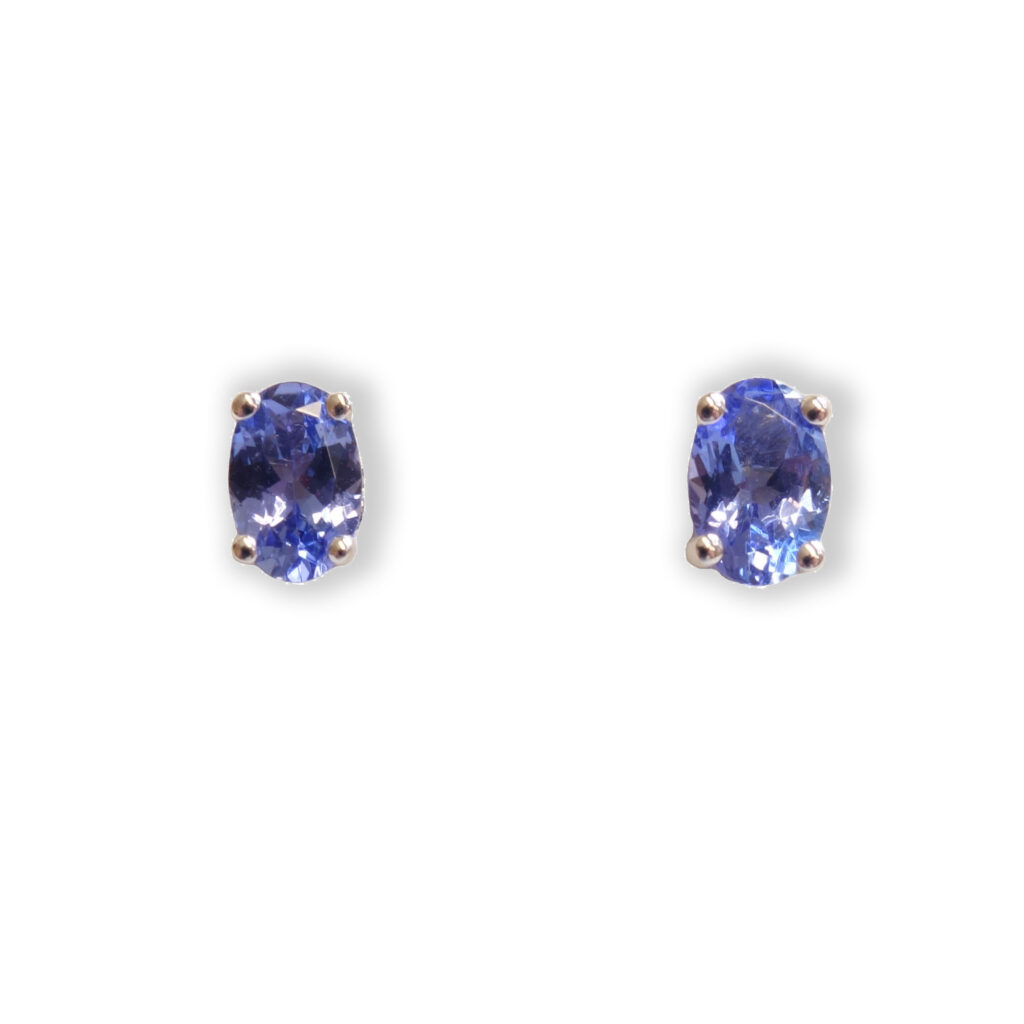 White golden earstuds with Tanzanite