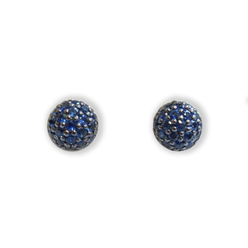 White golden earstuds with black rhodium and blue sapphires